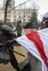 Звернення українських правозахисних організацій щодо затримання близько тисячі учасників мирних зібрань в Білорусі