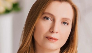 Хто й за що переслідує активістку, яка ловить посадовців на плагіаті
