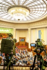 Медійники вимагають скасувати рішення щодо масового позбавлення акредитації редакцій ЗМІ в Раді