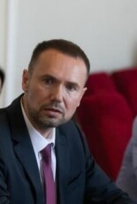 У поліції кажуть, що погрози викривачці плагіату в роботах Шкарлета – це “романтичні записки”, – правозахисниця