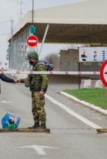 Правозахисники просять владу підтримати законопроєкт, який спростить доступ людей в окупації до послуг під час пандемії