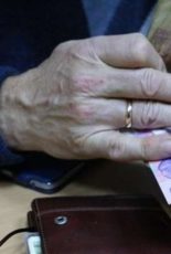 Правозахисники вимагають від влади не відмовляти у пенсії кримчанам