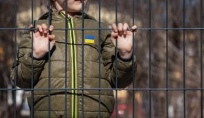 Близько 400 українських дітей вже віддали російським родинам – звіт