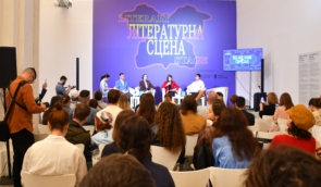 Історії 16 політв’язнів: на Книжковому Арсеналі презентували книжку “Вільні голоси Криму”