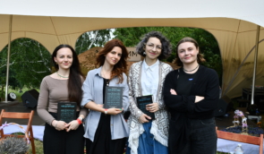 На Кримській сцені “Країни мрій” презентували книжку Османа Аріфмеметова та зібрали понад 120 листів політв’язням