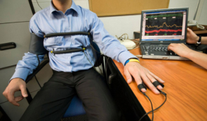 Поліграф замість гарантій: правозахисники про ризики законопроєкту щодо доступу до публічної служби