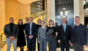 Міністр у справах Європи та оборони Ірландії Томас Бьорн зустрівся в Києві з представниками громадянського суспільства