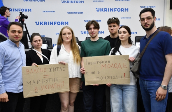 Тисячі людей можуть втратити шанс на власне житло: громадські організації та сотні переселенців закликають уряд зупинити об’єднання Держмолодьжитла та Укрфінжитла